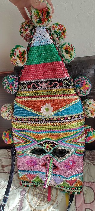 Кукерски маски.           .