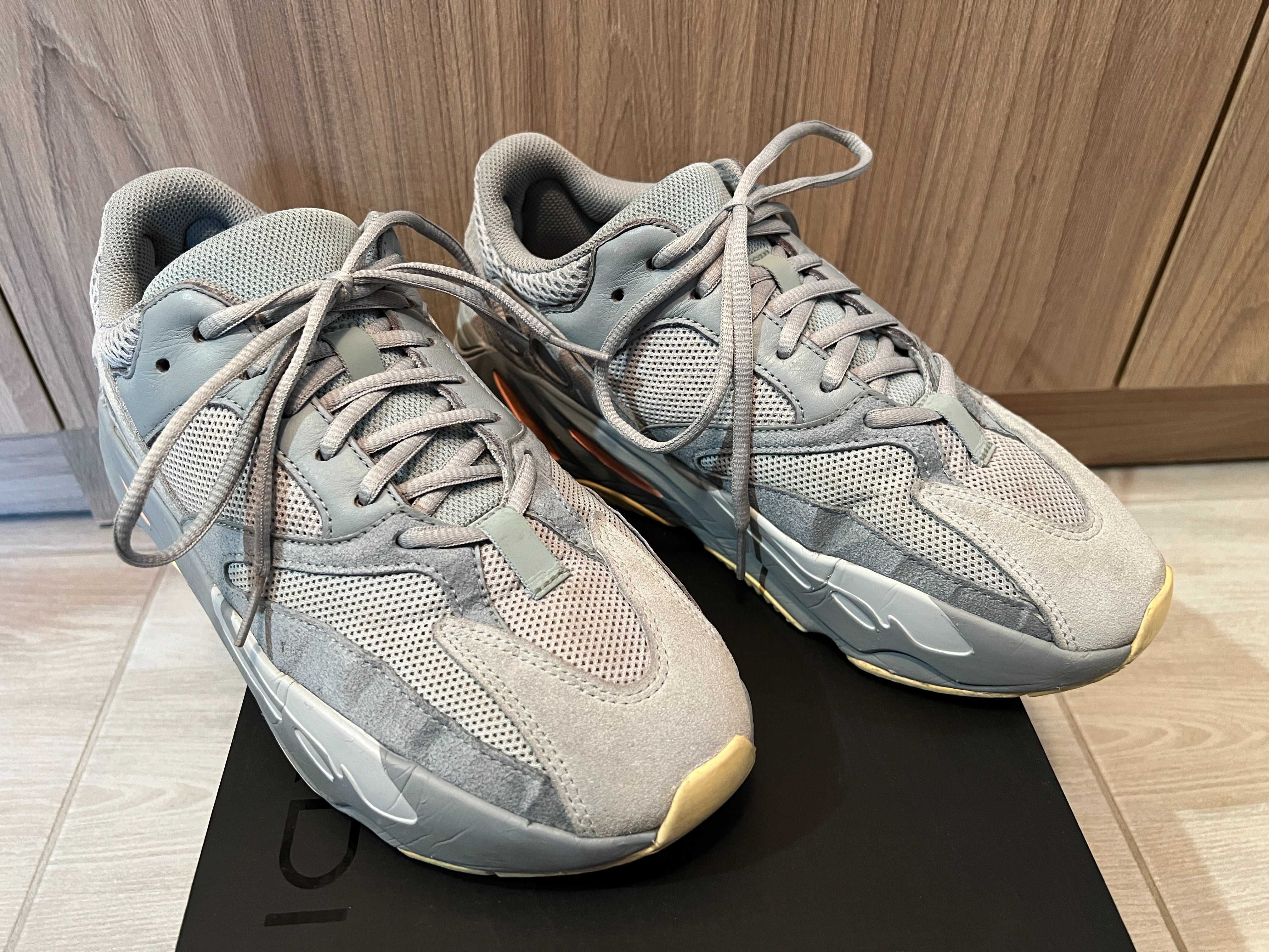 adidas YEEZY 700 мъжки маратонки номер 42,5