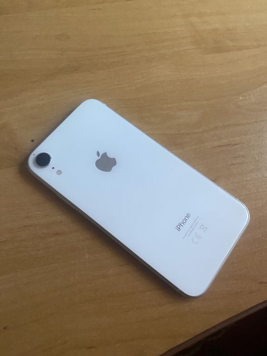 Продам айфон хр 64 гига все работает все целое не вскрывался