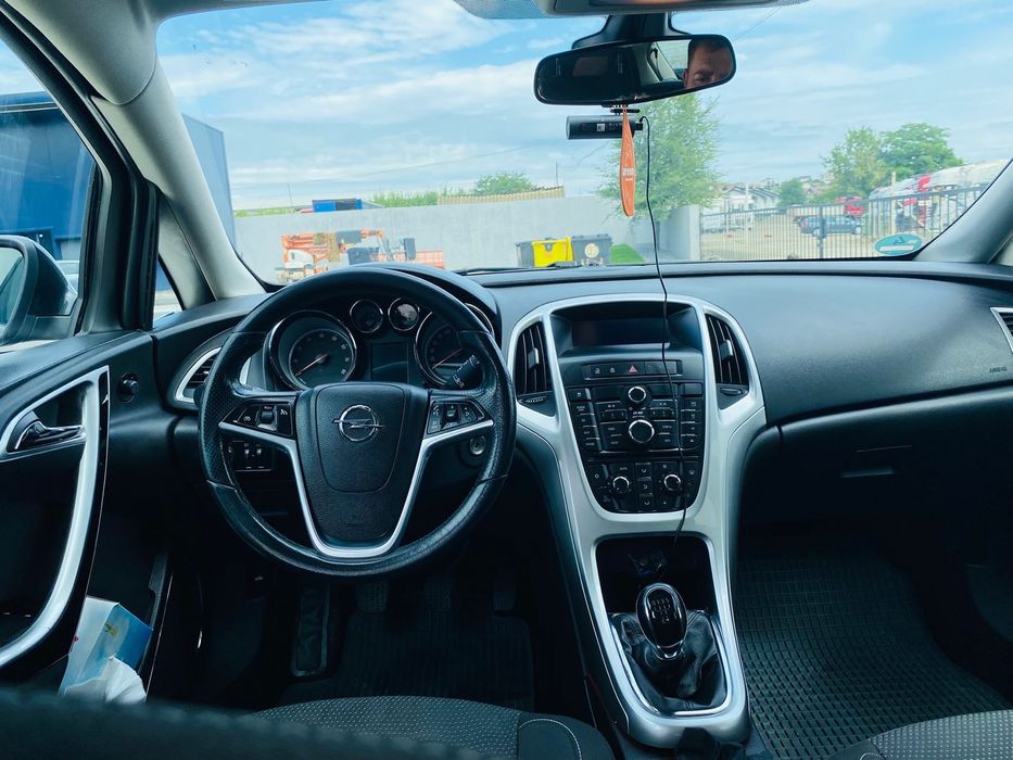 Opel Astra J 1.4 benzina motor clasic