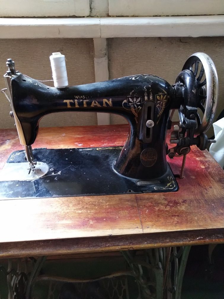 Швейная машина TITAN WINSELMANN рабочая