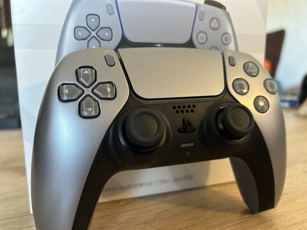 Контролер DualSense за PS5
