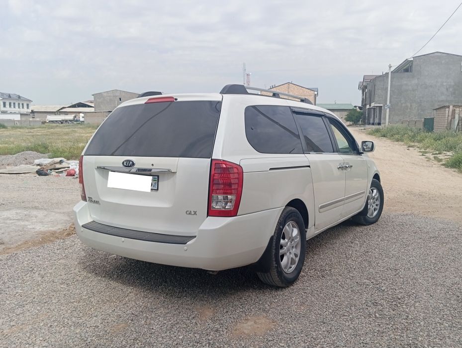 Kia cornaval  3.3 benzin mator