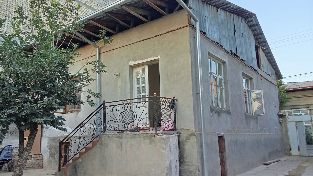 Srochna Uy sotiladi Yer narxida sotixi 35000$ 6sotix