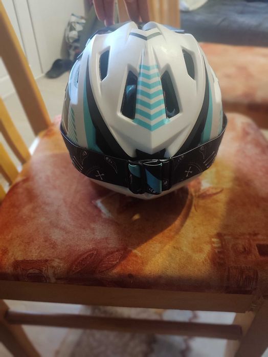 Продавам каска byoh full helmet .