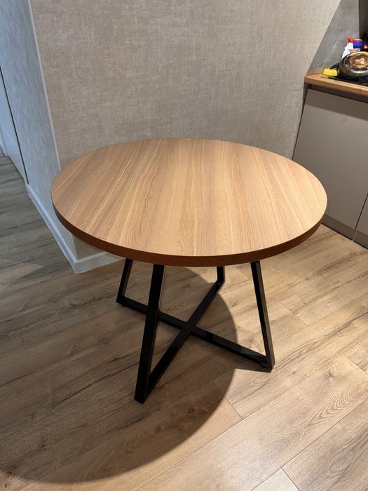 Продам кухонный стол