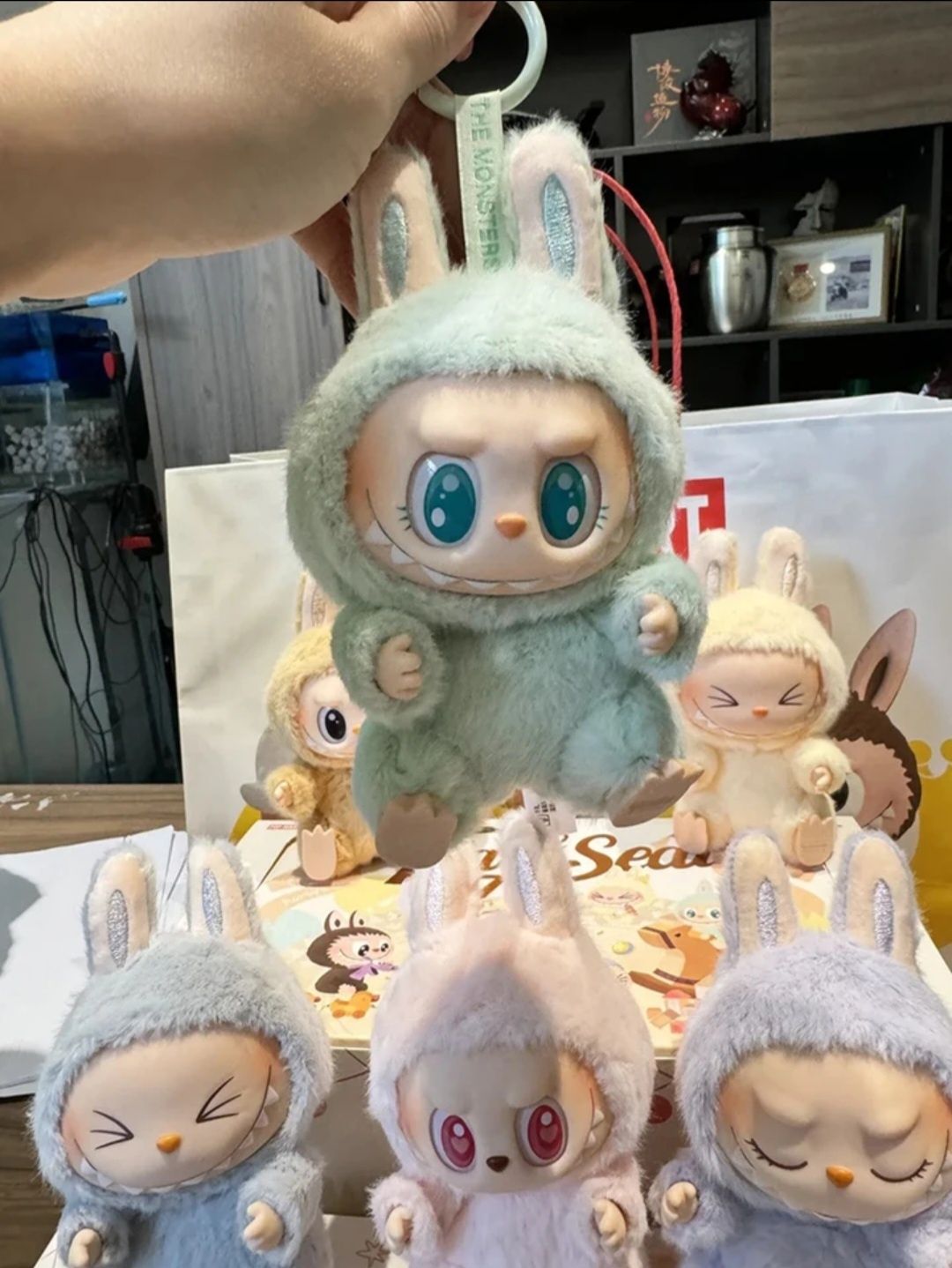 Плюшена играчка Labubu Изненада 15см, Лабубу Ключодържател
