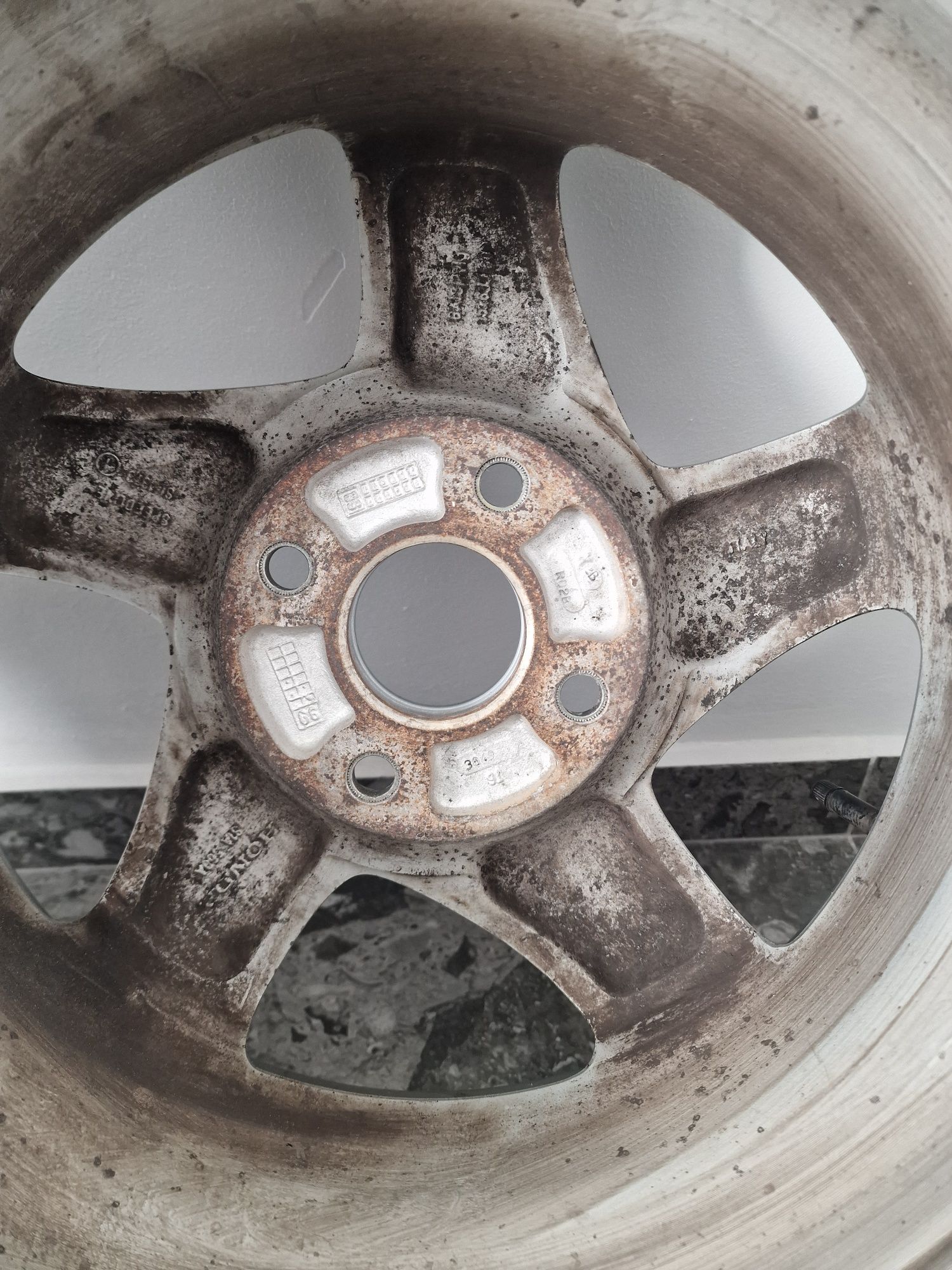 Продавам Оригинални джанти от HONDA с гуми 195/65/15.