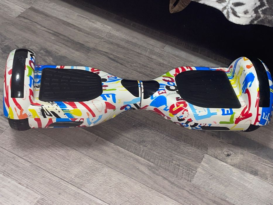 Hoverboard Smart Balance cu lumini LED și Bluetooth – ca nou!