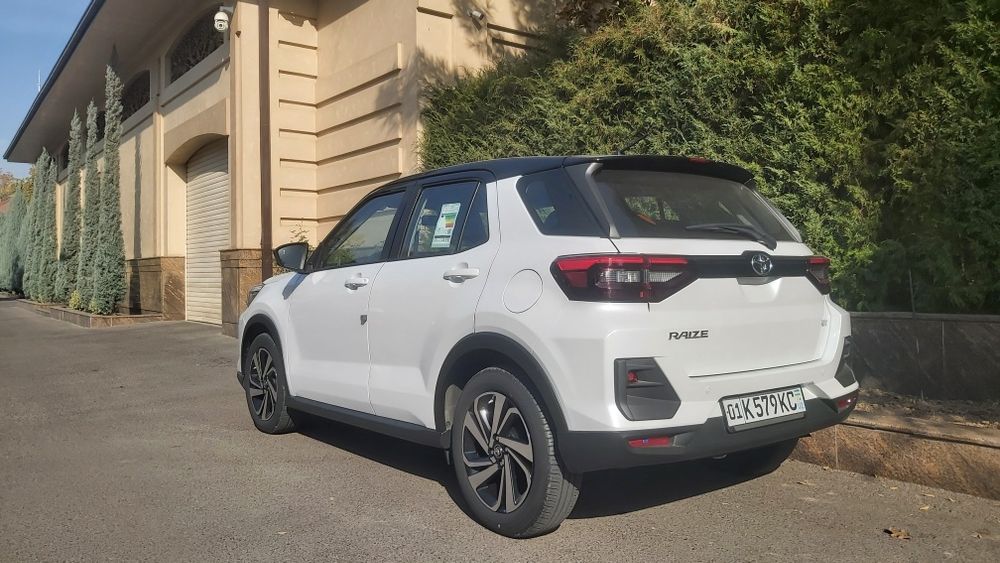 Срочно продаётся кроссовер TOYOTA RAIZE