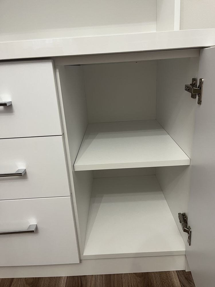 Vand biblioteca MDF + masa de birou + scaun de birou
