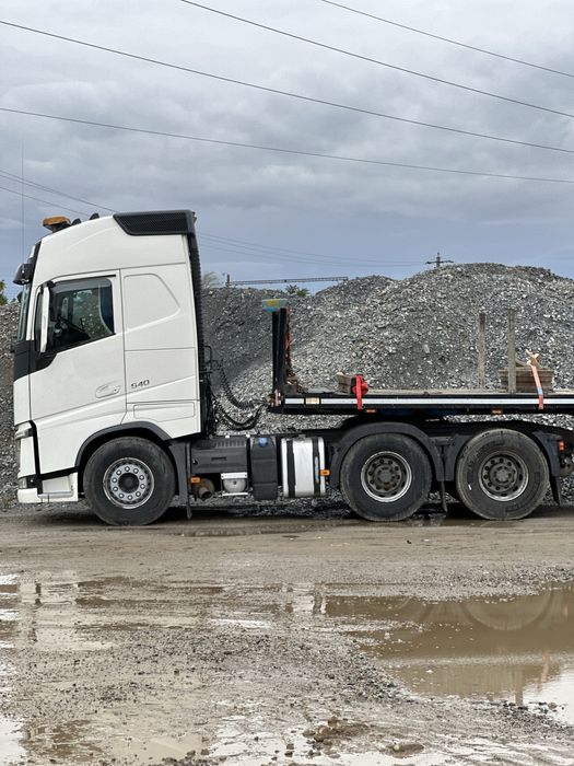 Cap tractor Volvo FH 540 6x4 si trailer extensibil Broshuis