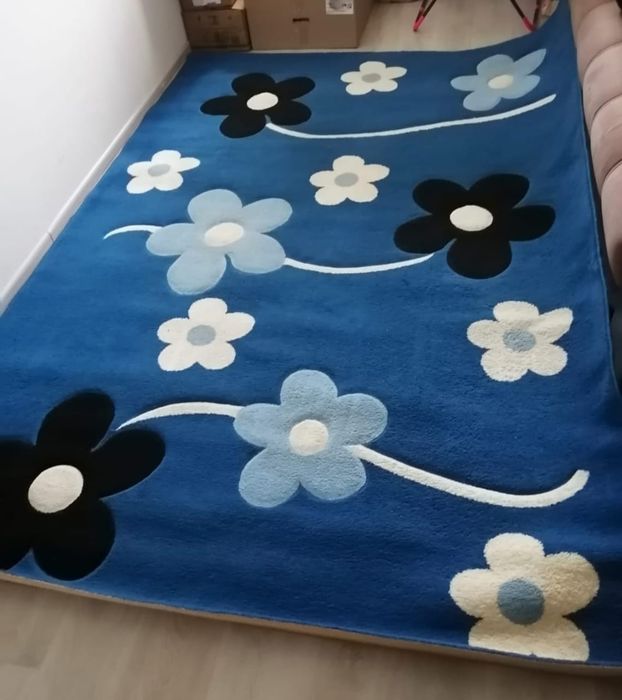 Продам  ковер в отличном состоянии.