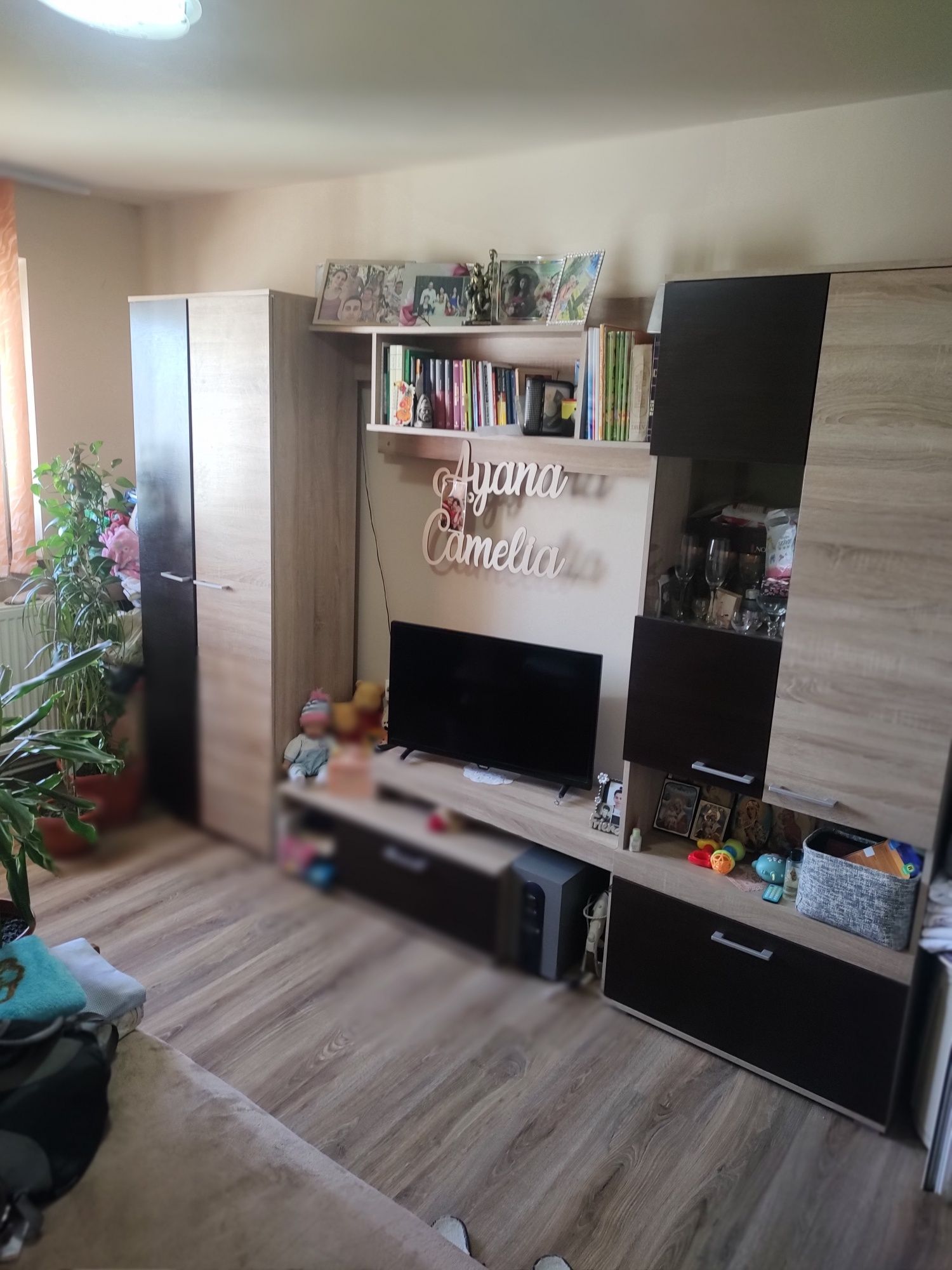 Apartament 3 camere,modificat structural,în stare foarte bună.