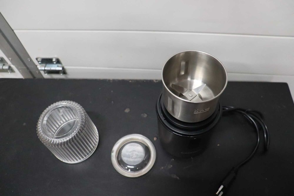 Кафемелачка Grundig CM7460,компактна,180W,чукова мелачка, до 55гр кафе