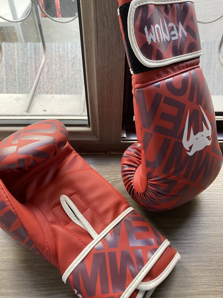 Продам боксерские перчатки 14oz