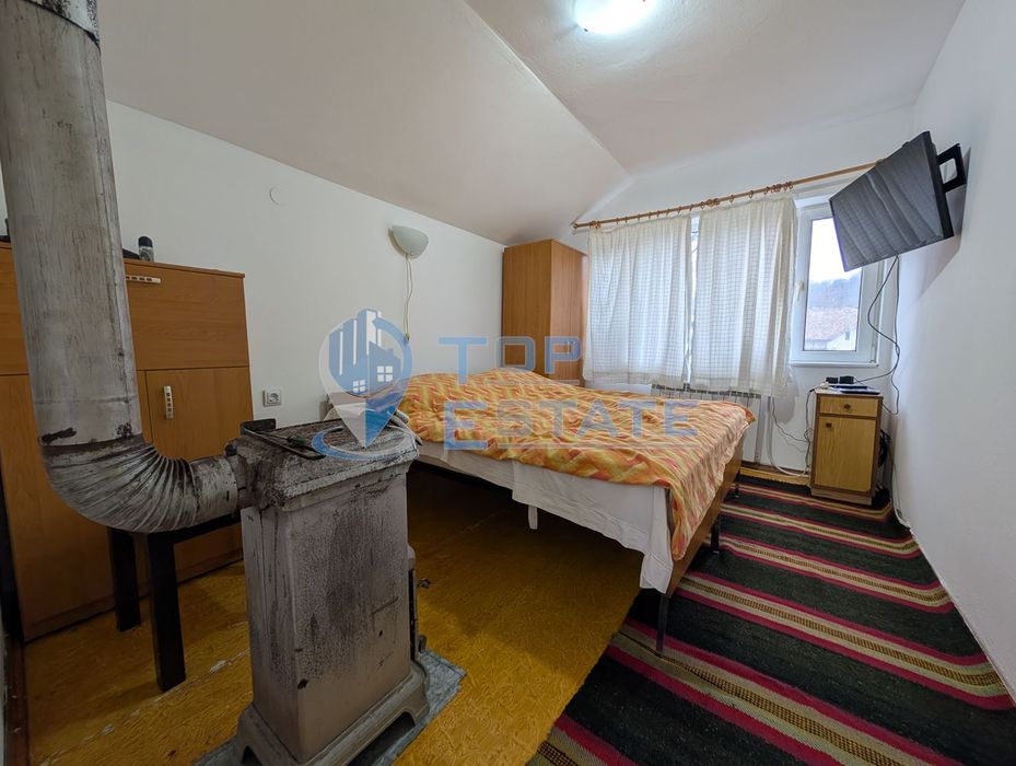 Двуетажна масивна вила до река в Еленския балкан