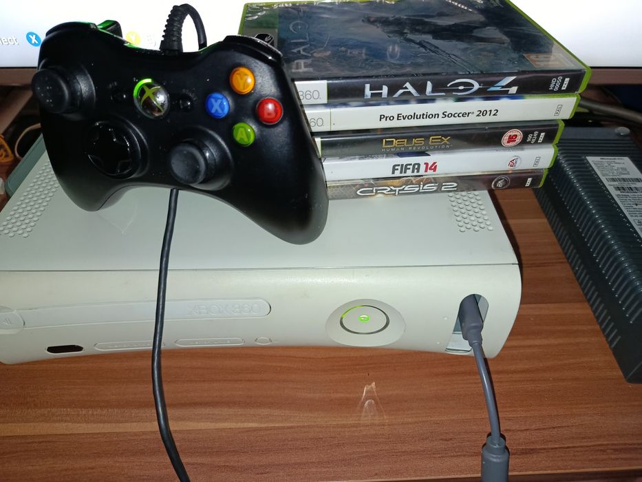 Consola Xbox 360 Jasper 60 GB + jocuri + accesorii