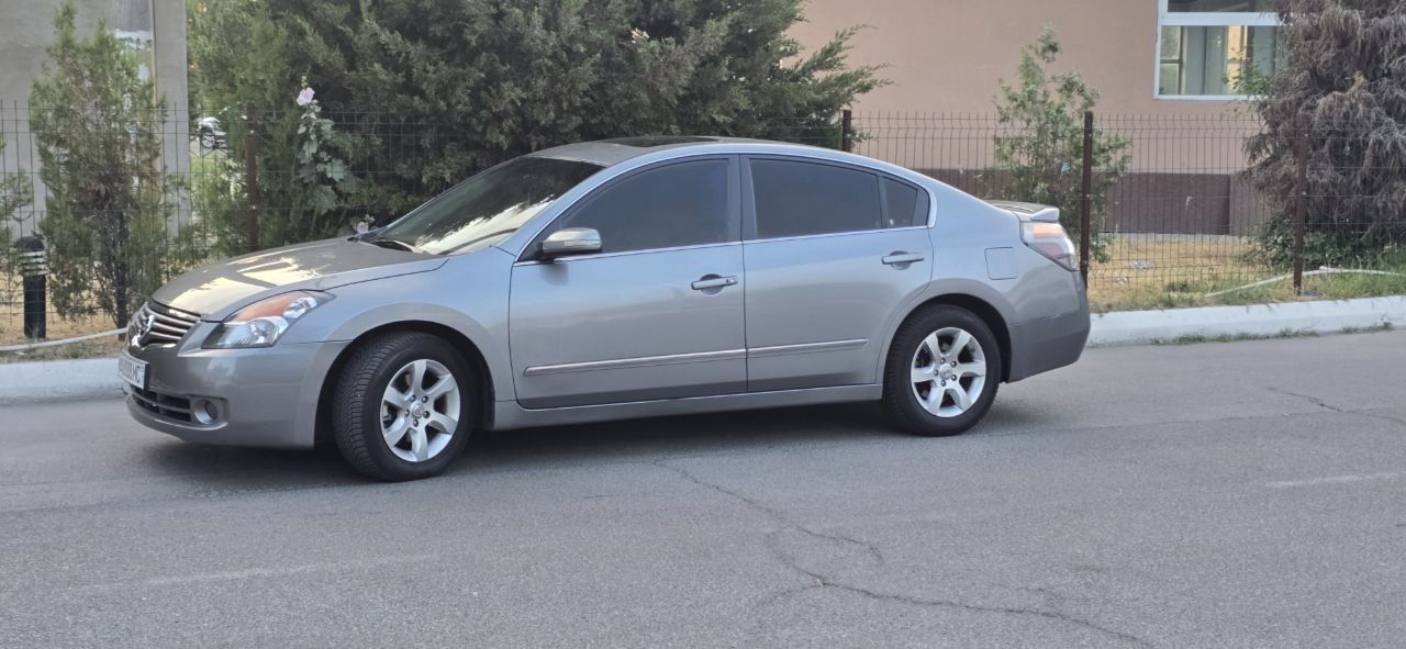 Nissan Altima srochna