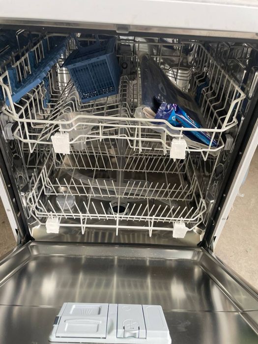 Посудамоющая машина InDeSIT