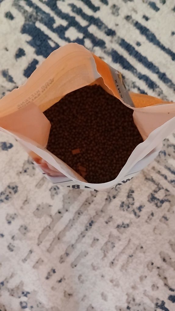 Продам корм club 4 paws для котят