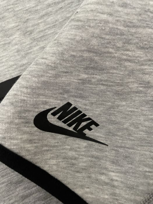 Сив блузон на Nike Tech Flecee