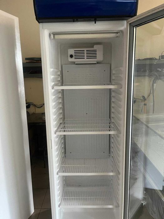 Vitrina frigorifica bauturi/lactate