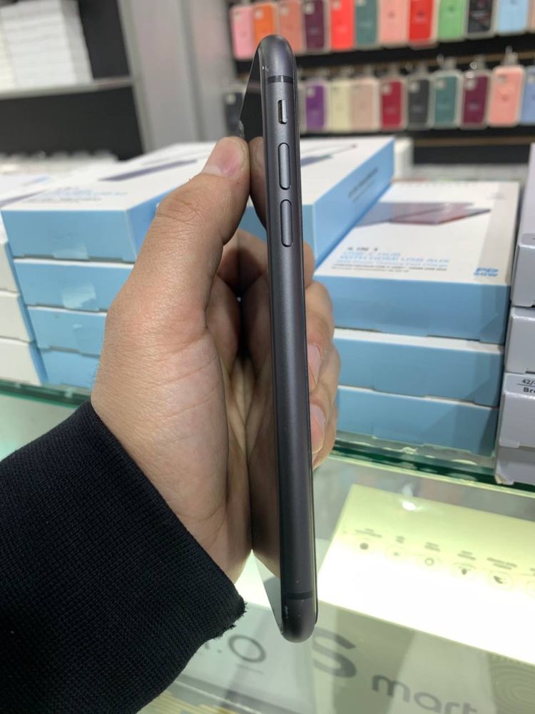 Iphone 11 64 gb  black