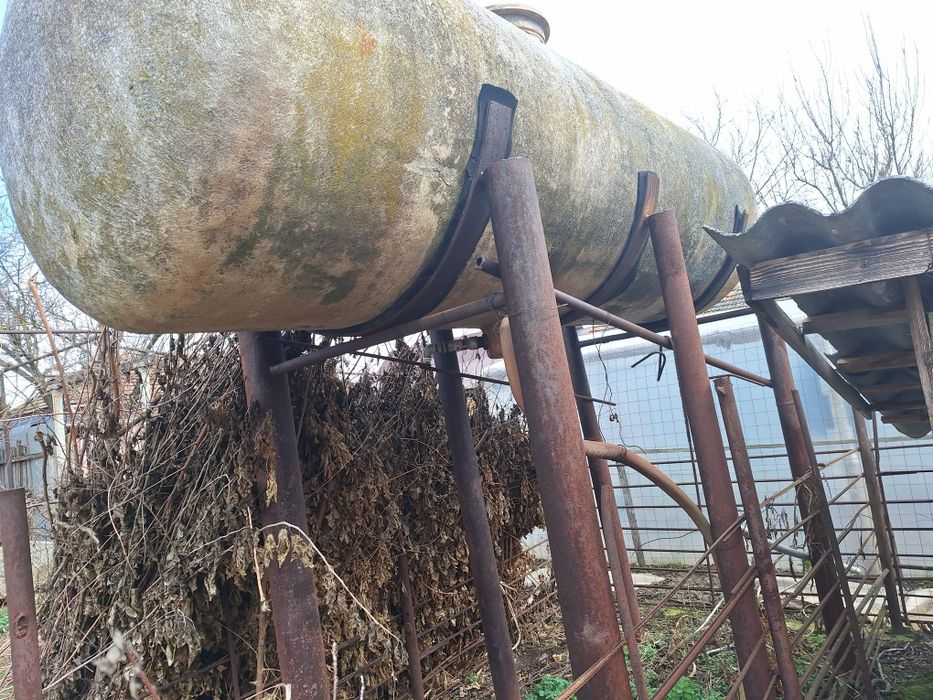 Vând cisterna apa 2500l, fibra de sticla cu suport sustinere