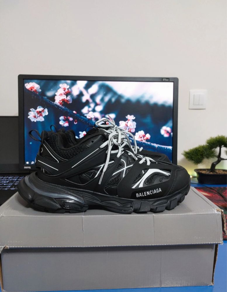 Balenciaga track