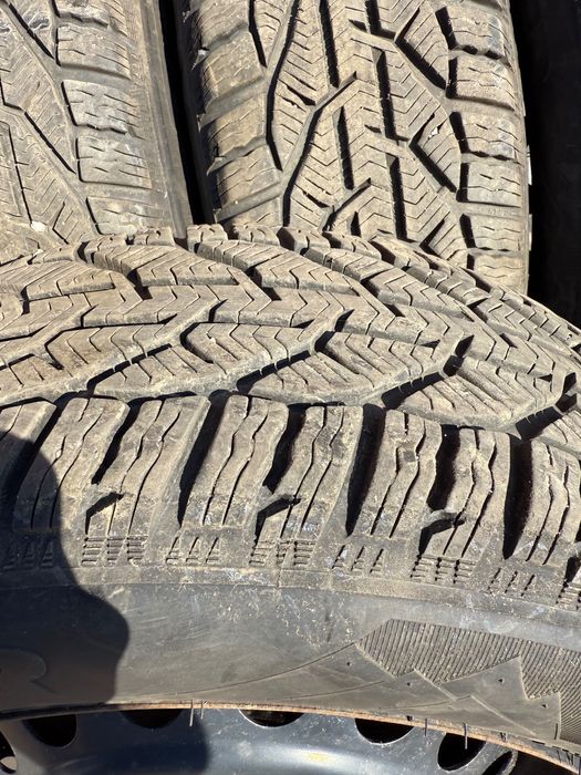 Set Cauciucuri de iarna 215/60/R16 cu Jante de Tabla pe 16