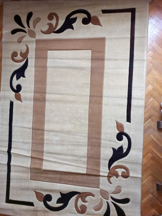 Качествен килим с релеф