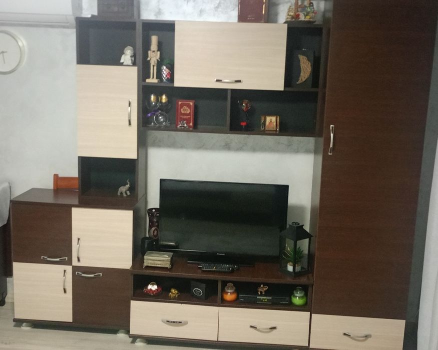 Vand mobila living