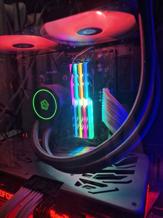 Ryzen 5 5600x - Gigabute b550 AORUS Elite v2 - 32gb оперативы