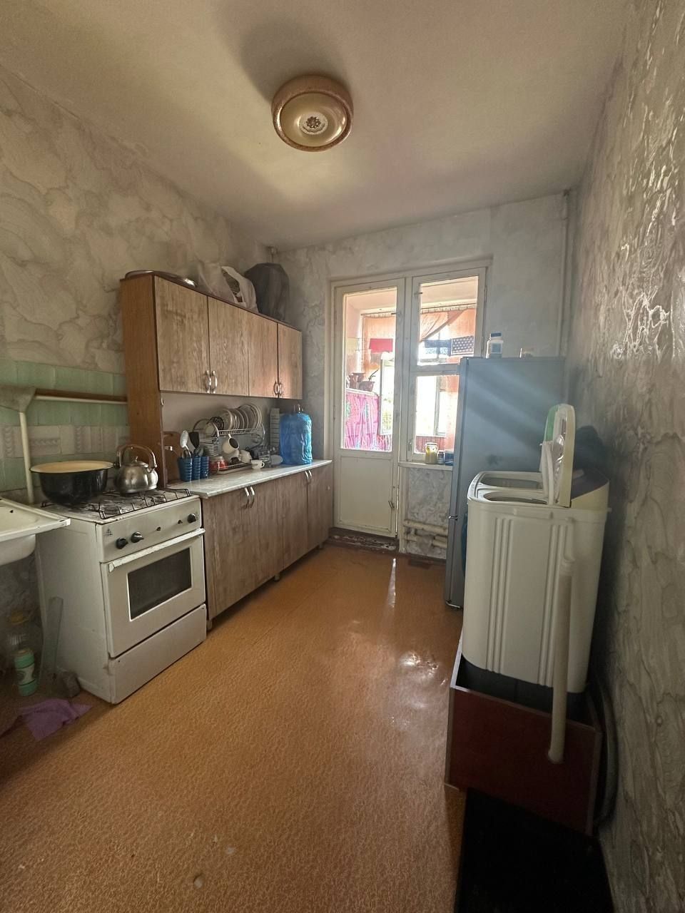 Sroshna 3 xonali kvartira sotiladi