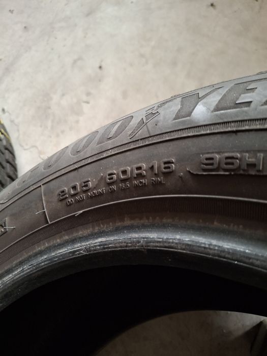 2 Anvelope de iarnă 205 60 r16 Goodyear