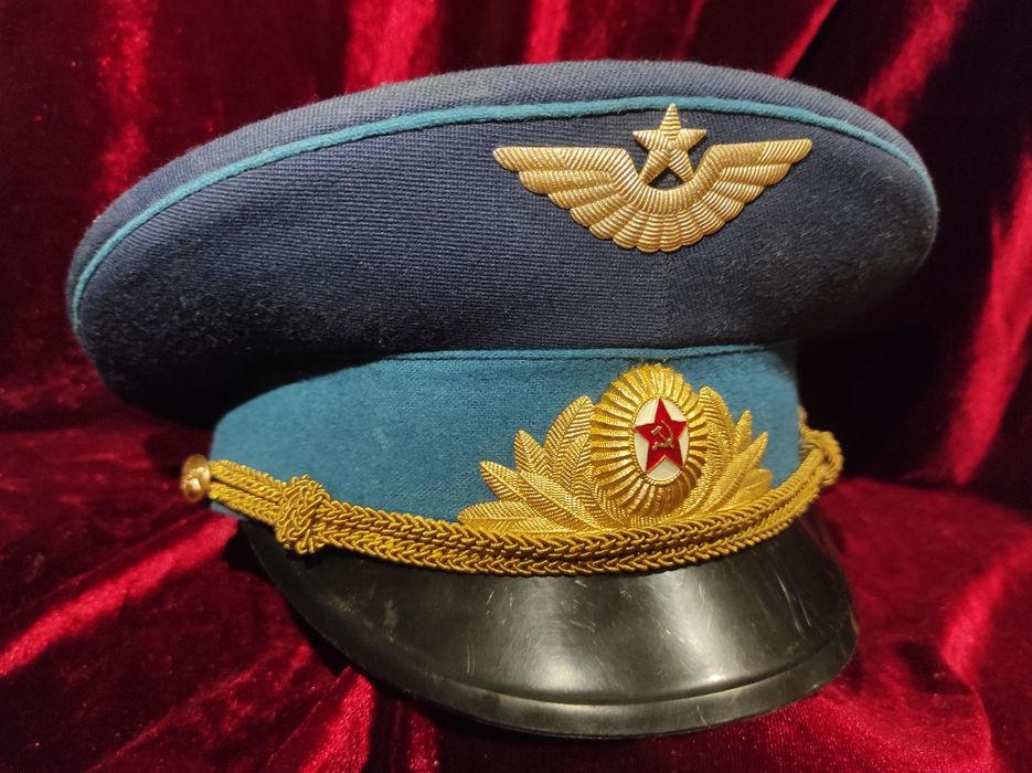 Фуражки советские не ношеные, в оригинале!