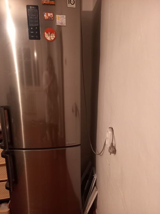 Холодильник большой