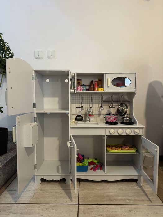 Голяма дървена кухня