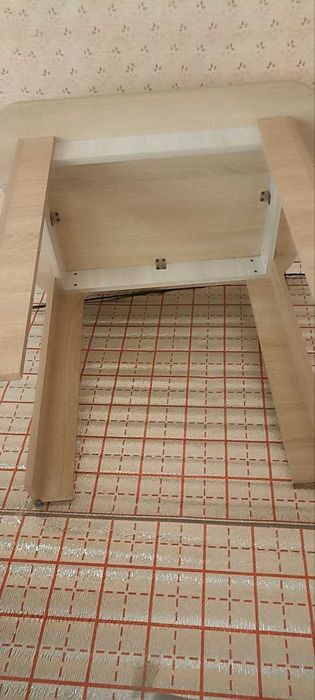 Стол кухонный и 4 стула