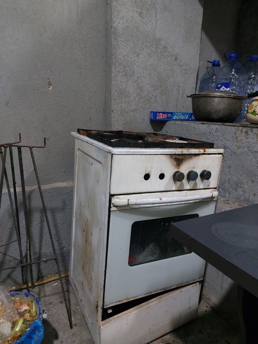 Газ плита сотилади ишлайди
