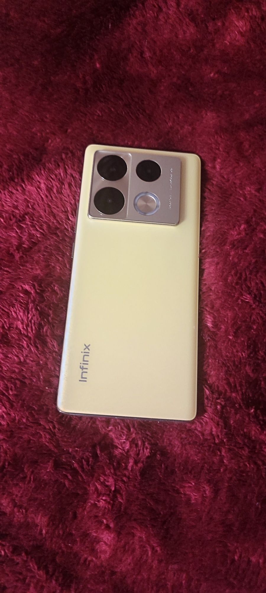 Продам Infinix not 40 pro gold