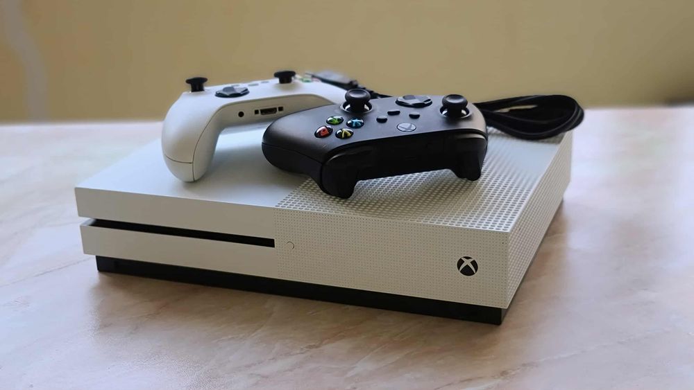 Xbox One S (500 GB SSD)