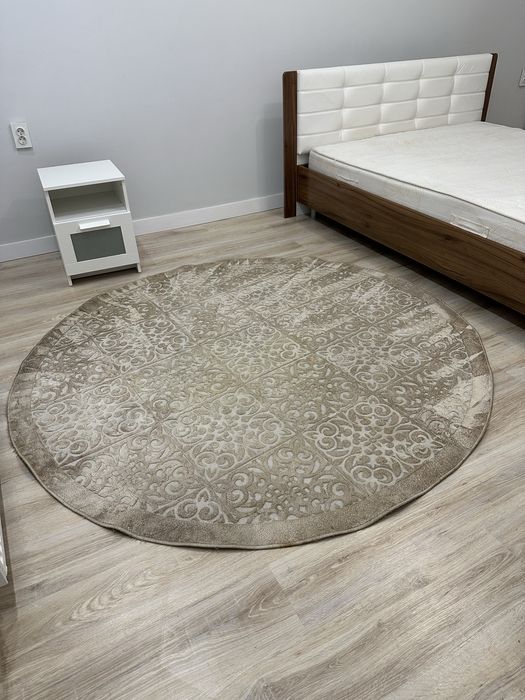 Круглый коврик за 7 тысяч