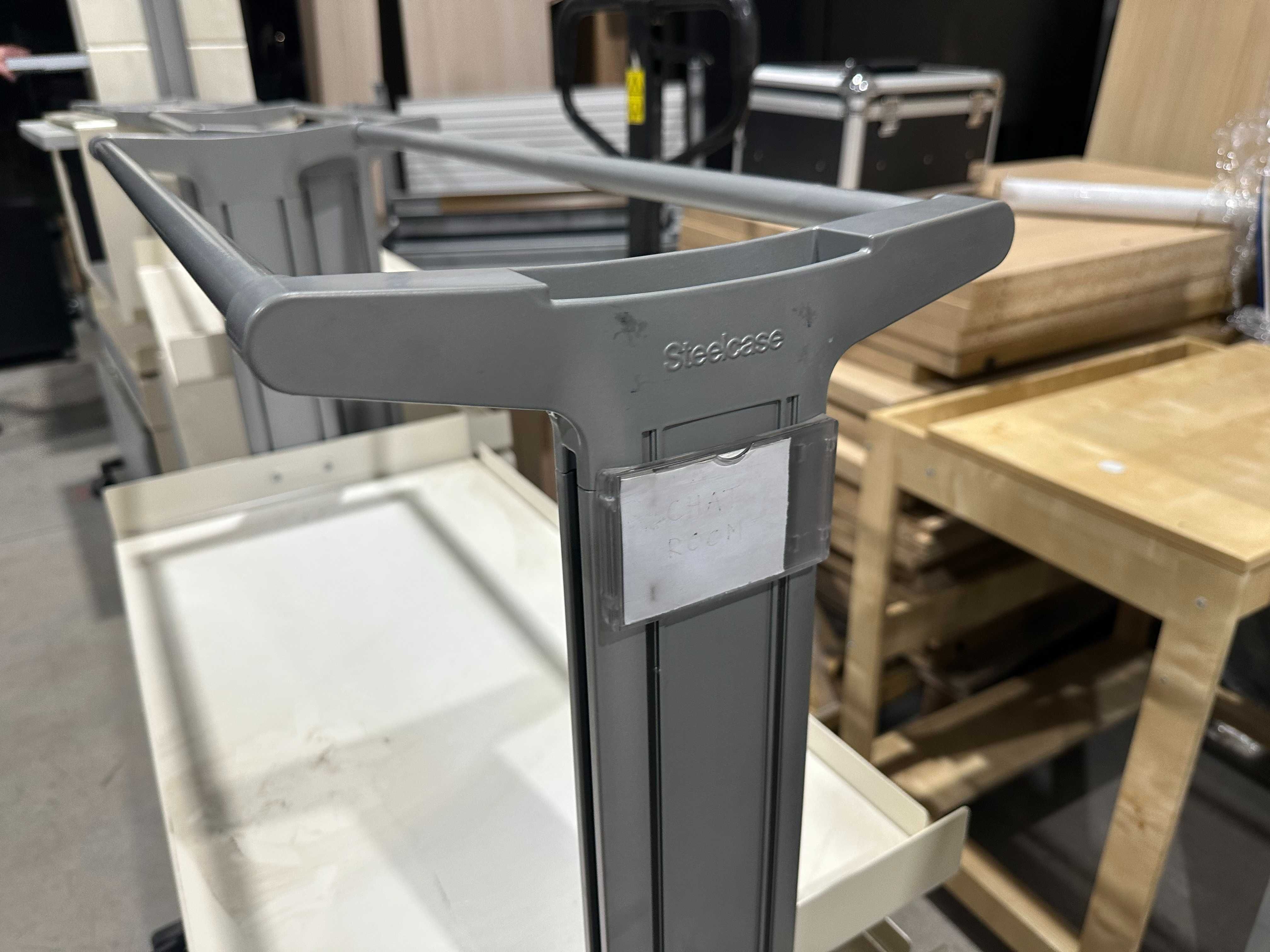 SteelCase Метални етажерки