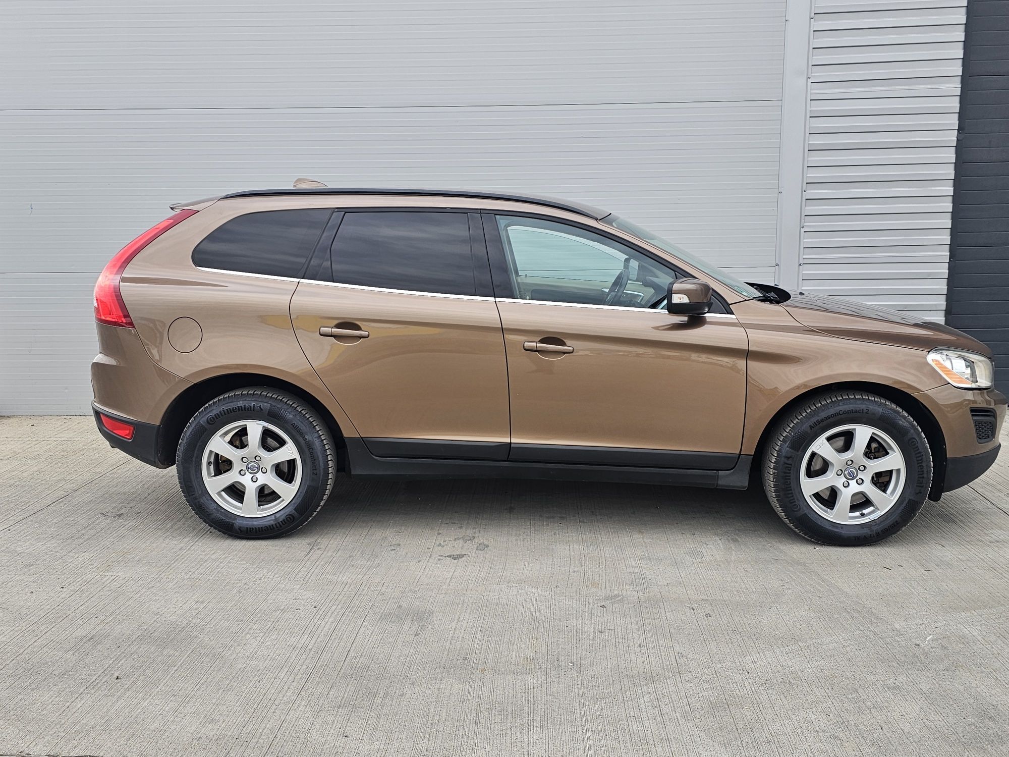 Volvo XC60,2.4 Diesel,4x4,Navi,215CP,Navi,Senzori,Piele,Posibil Rate *