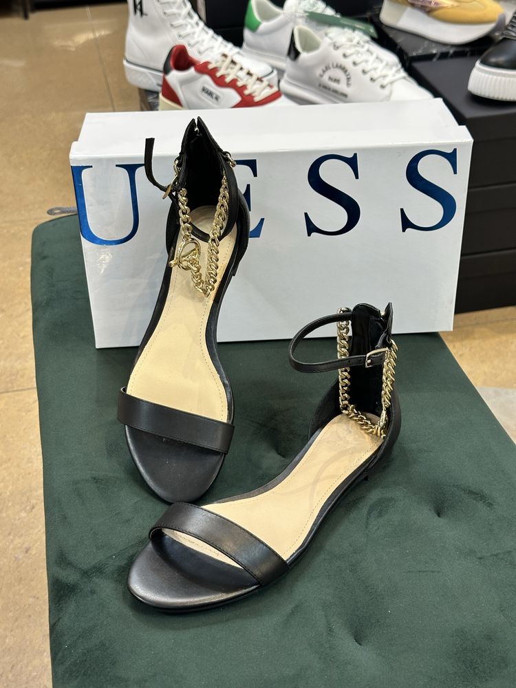 Дамски сандали с права подметка GUESS