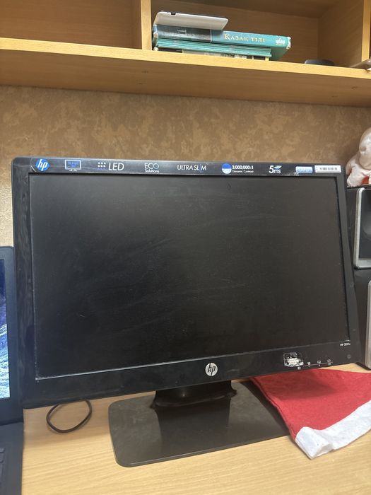 Компьютер хороший есть игры и можно скачать для работы то что надо