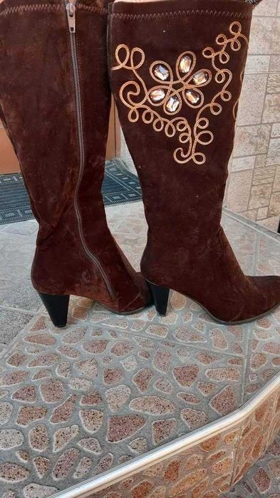 Дамски ботуши, велурени