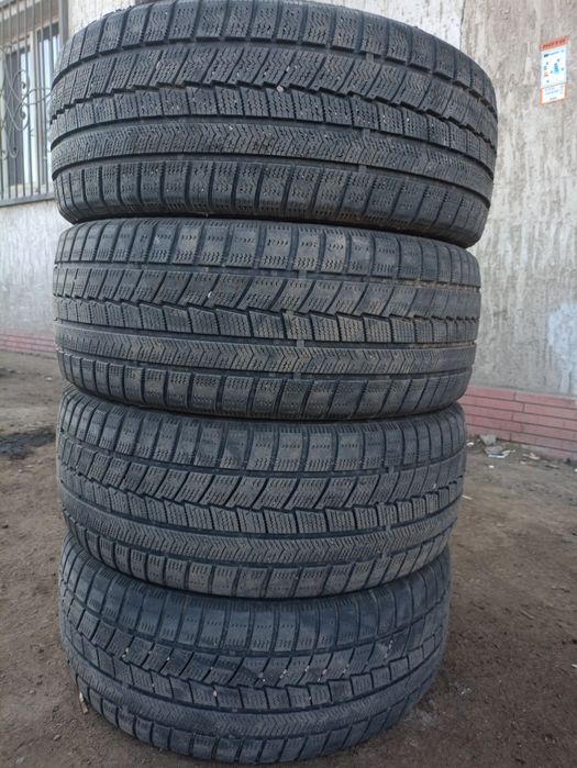 Шины зимние  215/50/17 Ovation